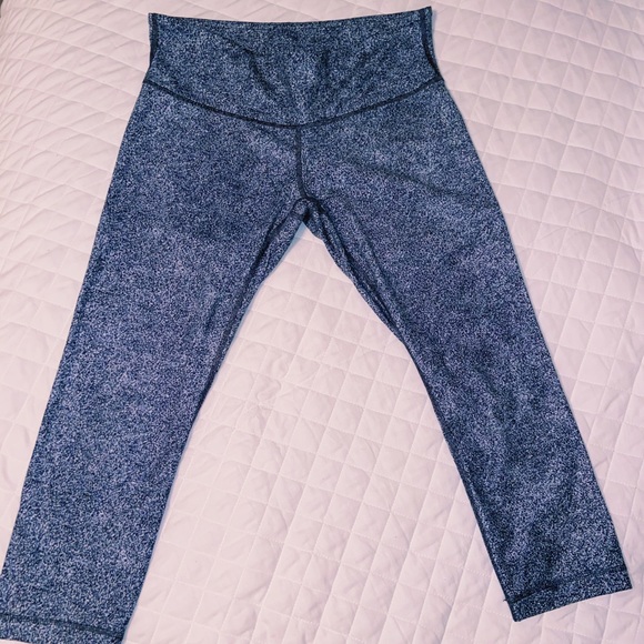 LULULEMON WUNDER UNDER 23”- B+W PATTERN - Picture 1 of 4